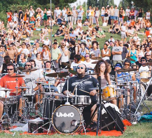 Video: 1000 musicians play Learn to Fly by Foo Fighters