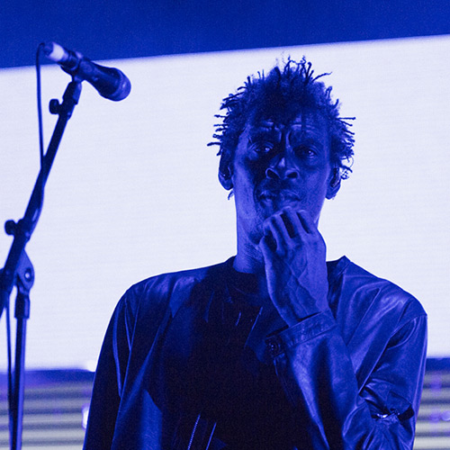 Massive attack сейчас. Massive attack with me. Группа massive attack. Where did the night fall unkle. Солист группы massive attack.